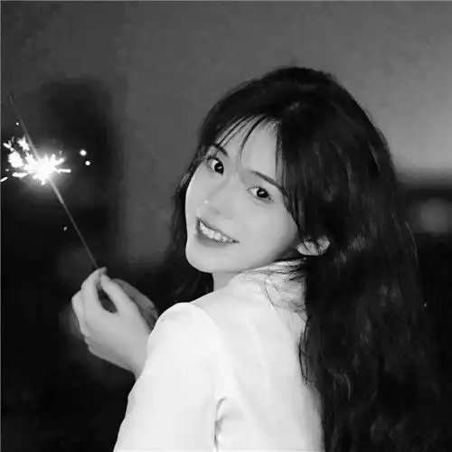 黑白女生头像唯美气质钟