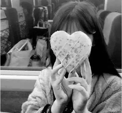 当情侣头像遇上情侣网名,我向来孤僻却念你好深,每一个都很鲜