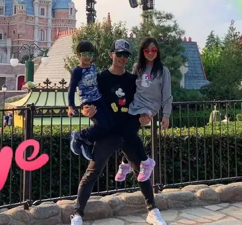 吴尊以儿女名义为疫区工作人员捐款,儿子大名罕见曝光