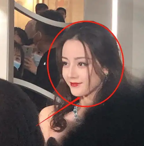 路人镜头下的明星有多绝赵丽颖甜美baby清纯可爱,迪丽热巴厉害了
