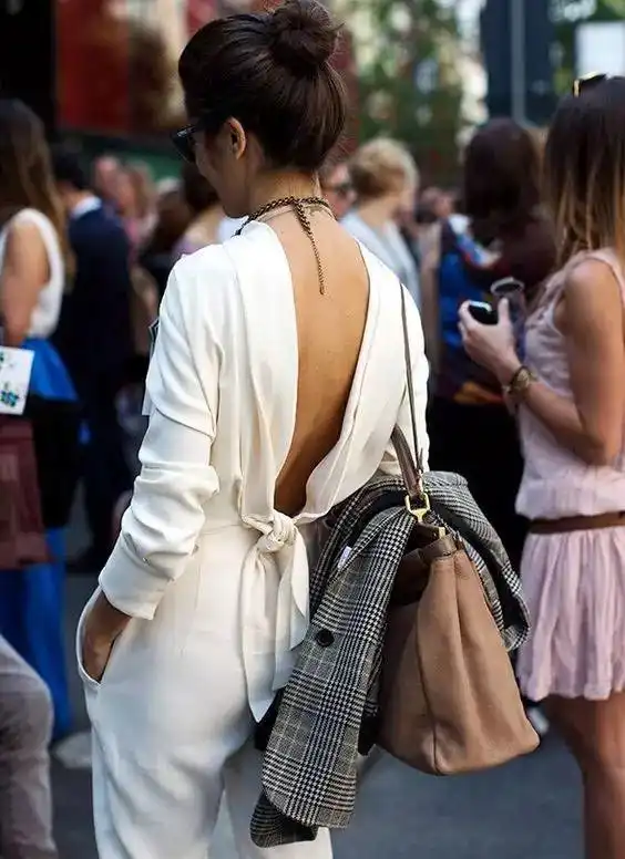 如何性感撩人勾引全世界给我一个美背杀