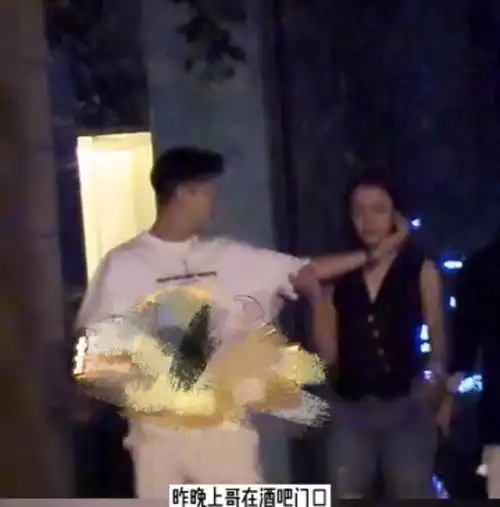 曹云金深夜强拽美女回家,引网友热议,当事人回应暴露二人关系郭德纲