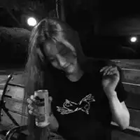 个性洒脱的女孩头像