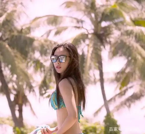 仝爱爱秀色可餐比基尼照片,长发飘飘尽显女神范