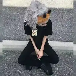 高清时尚的欧美女生头像面对爱情不忘初心