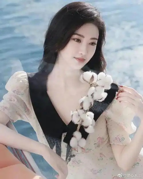 美女景甜高清照片3