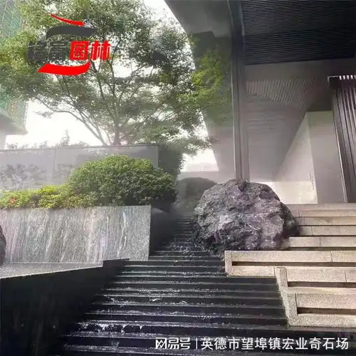 打造黑山石水景小院考虑空间利用与景观设计