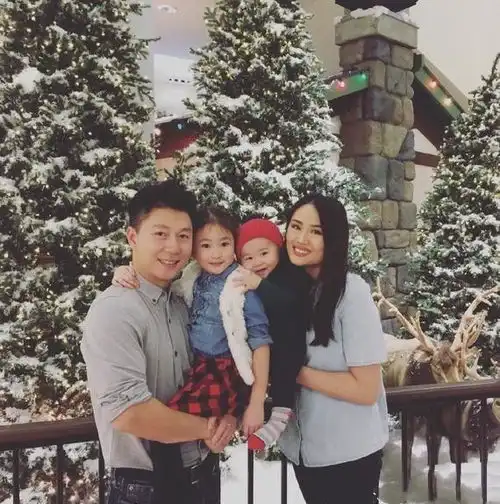 7岁奥莉穿皮草拍杂志气质出众,与李小鹏长太像,颜值远超妈妈