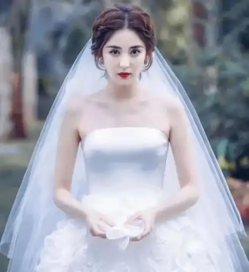 穿婚纱的女星多惊艳,杨紫甜美,毛晓彤港风,看到她,不愧是天仙
