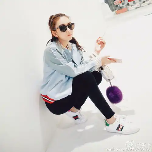 组图天王嫂方媛晒街拍美照墨镜遮面美腿修长