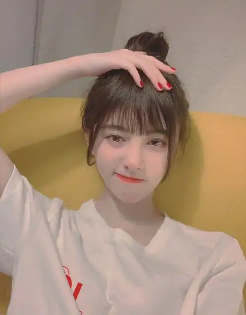 鞠婧祎晒库存美照,素颜状态美成仙,不愧是四千年美女