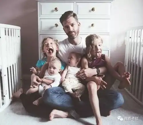 女儿是上辈子的情人老爸贴出生四个女儿的崩溃照