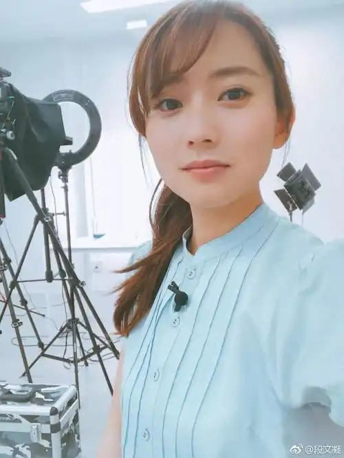 中国汉语美女教师在日本人气爆棚,粉丝不远千里送礼物