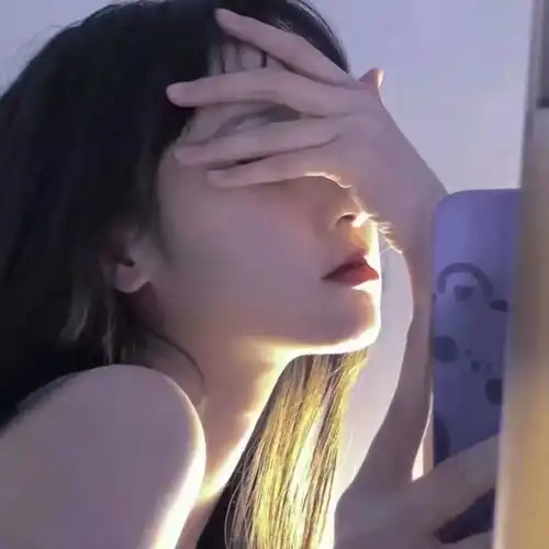 第五杯香槟换上这组头像,秒变氛围感女神