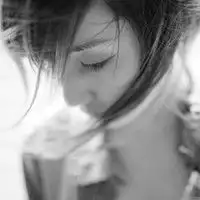 落寞伤感黑白qq女生头像