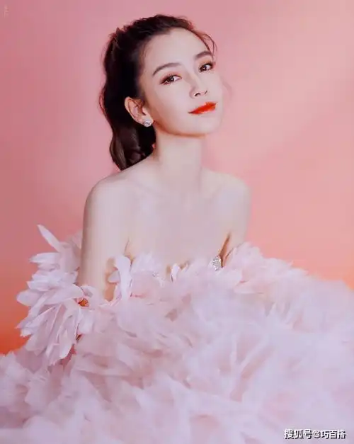 angelababy好绝黑白运动服也能这么美,元气满满的少女气质