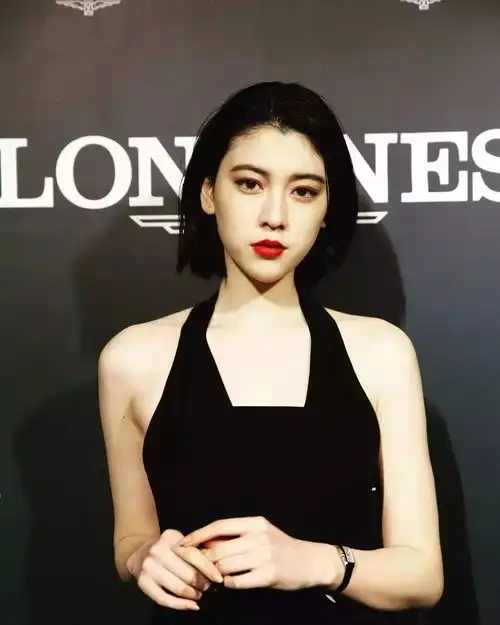 今秋头发越短越时髦,剪了的人都美翻了