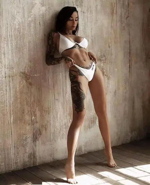 纹身美女头像图片俄罗斯