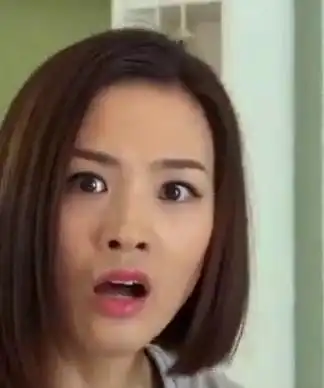 这男人不了解女人,给女人洗衣服,美女害羞了