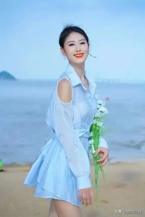 高颜值美女来袭笑容甜美,温柔又大方