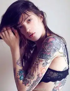 纹身美女头像图片痴迷