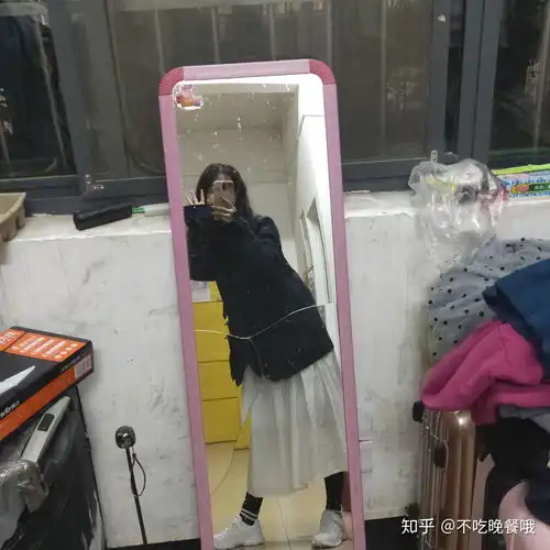 小眼睛单眼皮眼镜女生适合什么短发以及服装搭配