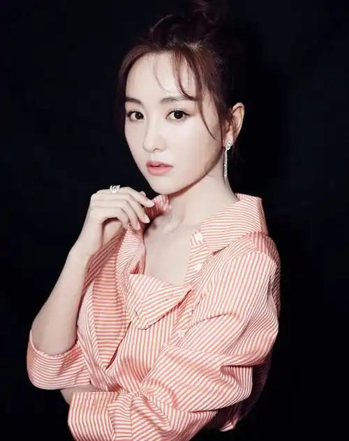 她是圈中最干净的女星,演戏当兼职,出道24年却从不缺戏拍