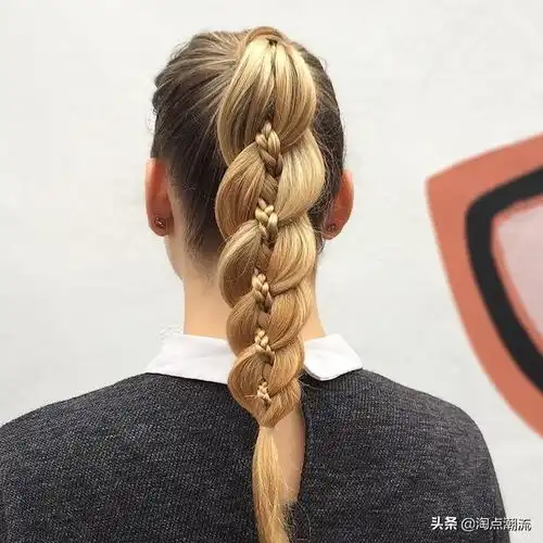 只会扎马尾长发这样扎背影也吸引人