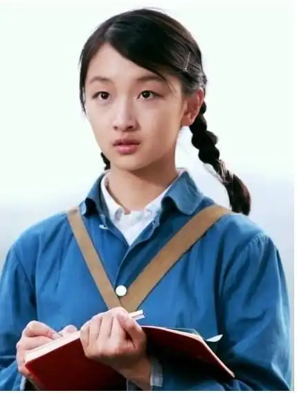 周冬雨把张艺谋当骗子误入娱乐圈,出道11年获三金影后