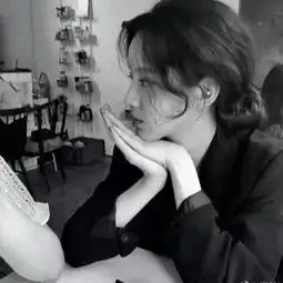 女生头像优质黑白女生头像