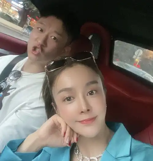 曹云金酒吧强拽美女引恋情曝光,女方评论区遭沦陷,大批网友劝分