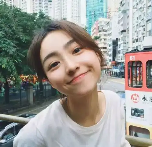 女生换了个成熟的头像张