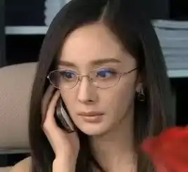 娱乐圈女星戴起眼镜,哪位最有气质