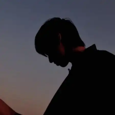 qq伤感男生头像无聊会夺走一切