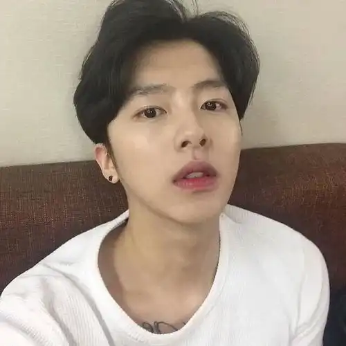 男学生头像图片男学生