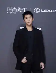 时尚先生盛典直播图,39岁陈乔恩少女感十足,赵薇杨幂略显老态