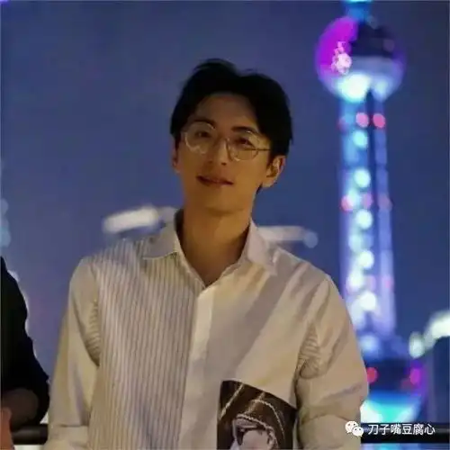 明星刚出道时的照片,你能认出来几个有一个肯定认不出来