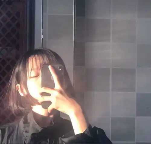 短发女生头像高冷霸气