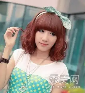 哪种女孩的短发最受欢迎,韩式短卷发又时尚又俏皮