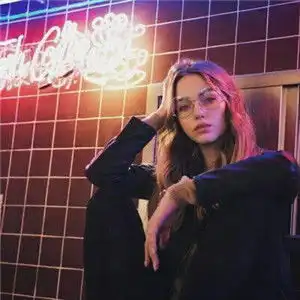 欧美范图片个性范头像超酷女生,长发更显几分的清新甜美