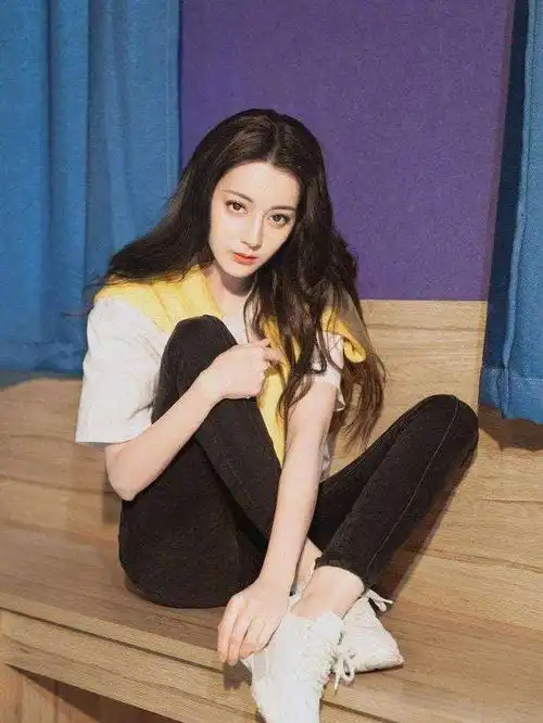 迪丽热巴的身材有多完美前凸后翘,性感又迷人,女生看了也沦陷