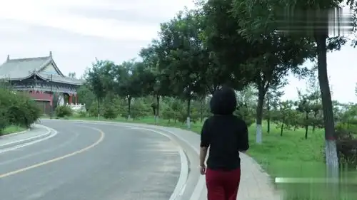 看着高冷的美女,不一定很难追,谁料二货随便一试就成功了,真有意思
