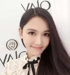 女主播孙骁骁出道9年人气平平整容成网红脸