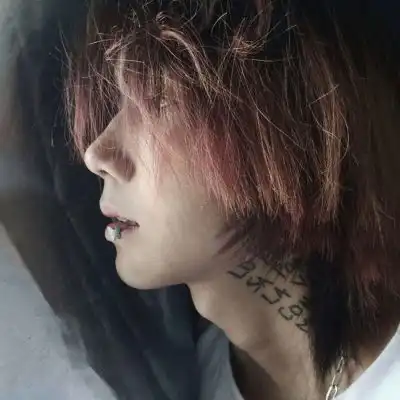 林鲸落风格真人男生气质头像丧.