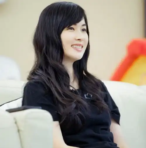 难怪吴尊一直不肯让老婆露脸,直到看到她16岁旧照原来如此