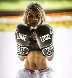 谁说小孩不能健身9岁女孩健身,完成特种训练