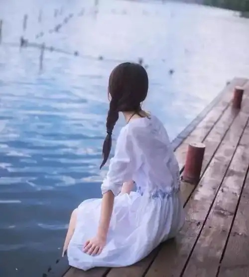 15岁女生头像背影蛇精