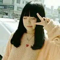 小女孩噘嘴剪刀手头像微信头像图片大全