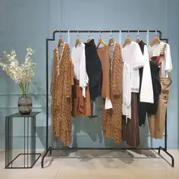 用纯天然面料演绎自然简约设计主题品牌折扣女装千衣汇批发走份