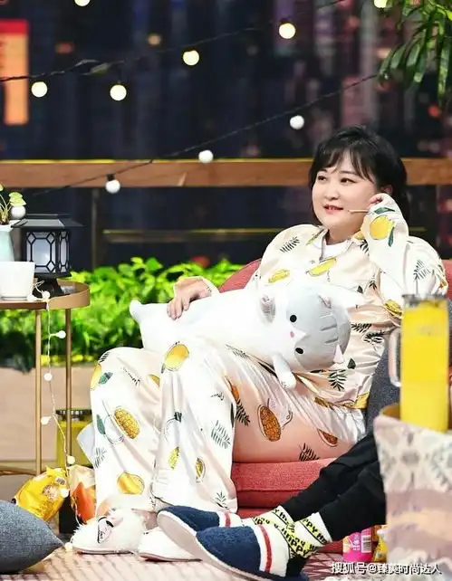 搞笑女神贾玲,她的时尚穿搭是另一种美,微胖女孩种草的套装